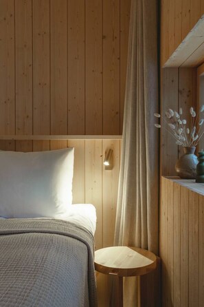 4 bedrooms, travel cot, WiFi, bed sheets