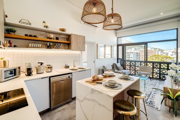 Fridge, microwave, oven, stovetop - Chic Rooftop Apartment by the Sea 6onN Sea Point (Cape Town)
