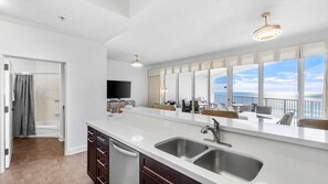 Kühlschrank, Mikrowelle, Ofen, Geschirrspüler