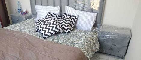 2 chambres, fer et planche à repasser, draps fournis