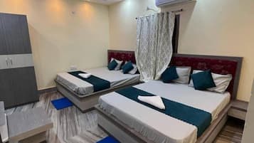 Deluxe Double Room, Multiple Bedrooms, City View | Free WiFi, bed sheets