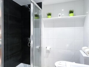 Shower, hair dryer, towels - 51E-scape Home by Best Holidays Fuerteventura (Corralejo)