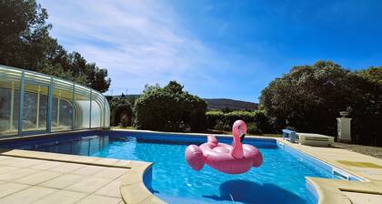 Beautiful private villa with large swimmingpool