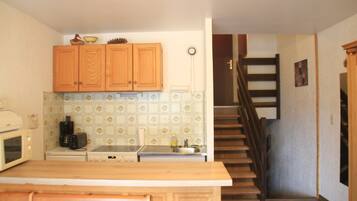 House | Private kitchen | Fridge, microwave, oven, coffee/tea maker