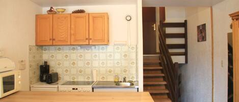 Hus | Eget kjøkken | Kjøleskap, mikrobølgeovn, ovn og kaffetrakter/tekoker