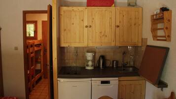 Apartment | Private kitchen | Fridge, microwave, oven, dishwasher
