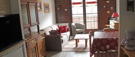 Appartement | Woonkamer | Een dvd-speler