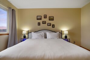 3 chambres, coffres-forts dans les chambres, fer et planche à repasser