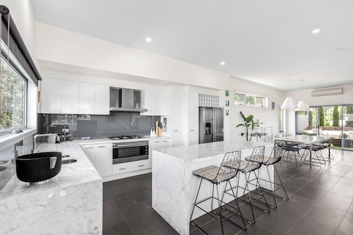 Stylish getaway near beach with stunning sunsets