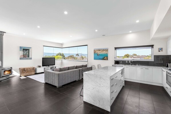TV, fireplace, offices