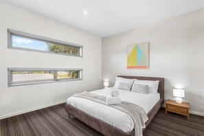3 bedrooms, desk, iron/ironing board, WiFi