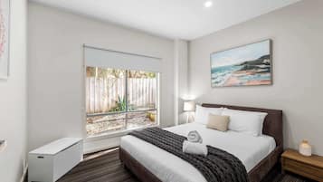 3 bedrooms, desk, iron/ironing board, WiFi