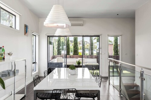 Stylish getaway near beach with stunning sunsets