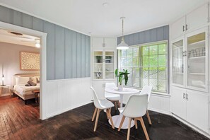 Dining - Comfy and Modern Loft in FW (Fort Worth)