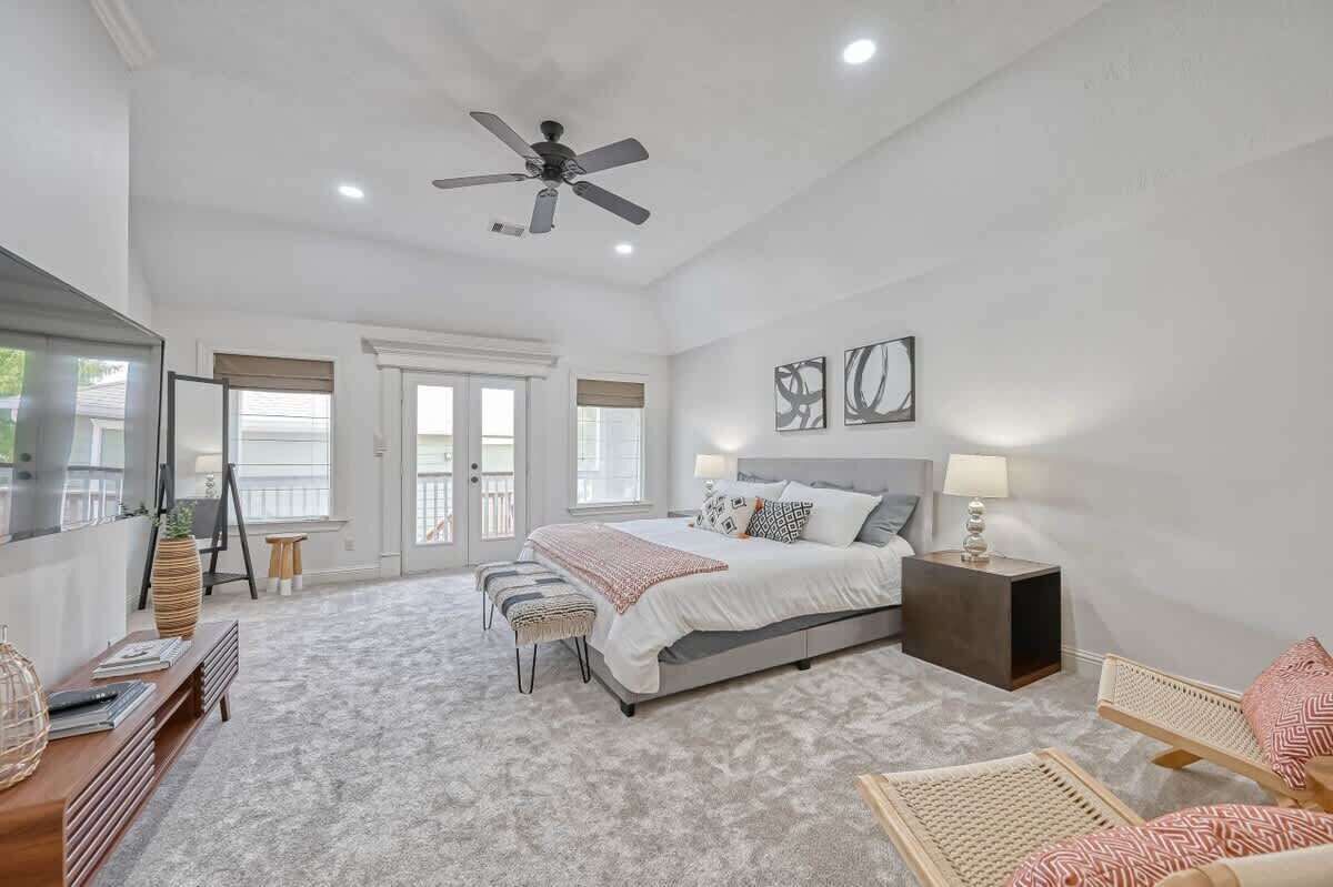 4 bedrooms, iron/ironing board, WiFi, bed sheets