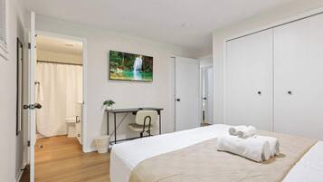 3 slaapkamers, een strijkplank/strijkijzer, wifi, beddengoed