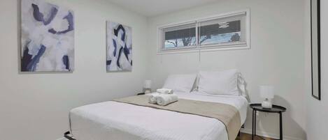 3 habitaciones, tabla de planchar con plancha, wifi y ropa de cama