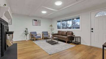 Televisie en een open haard