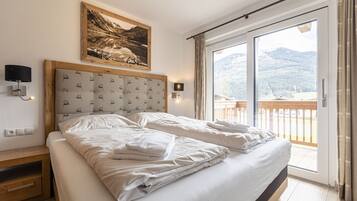 4 bedrooms, iron/ironing board