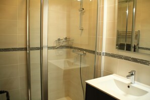 Apartment | Bathroom
