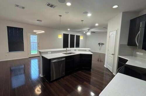 Charming 3-bedroom house with WiFi, AC in welcoming Leander