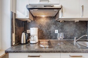 Microwave, stovetop, dishwasher, coffee/tea maker