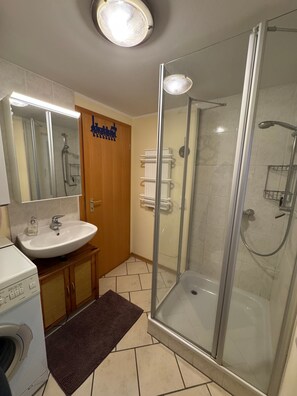 Shower, towels
