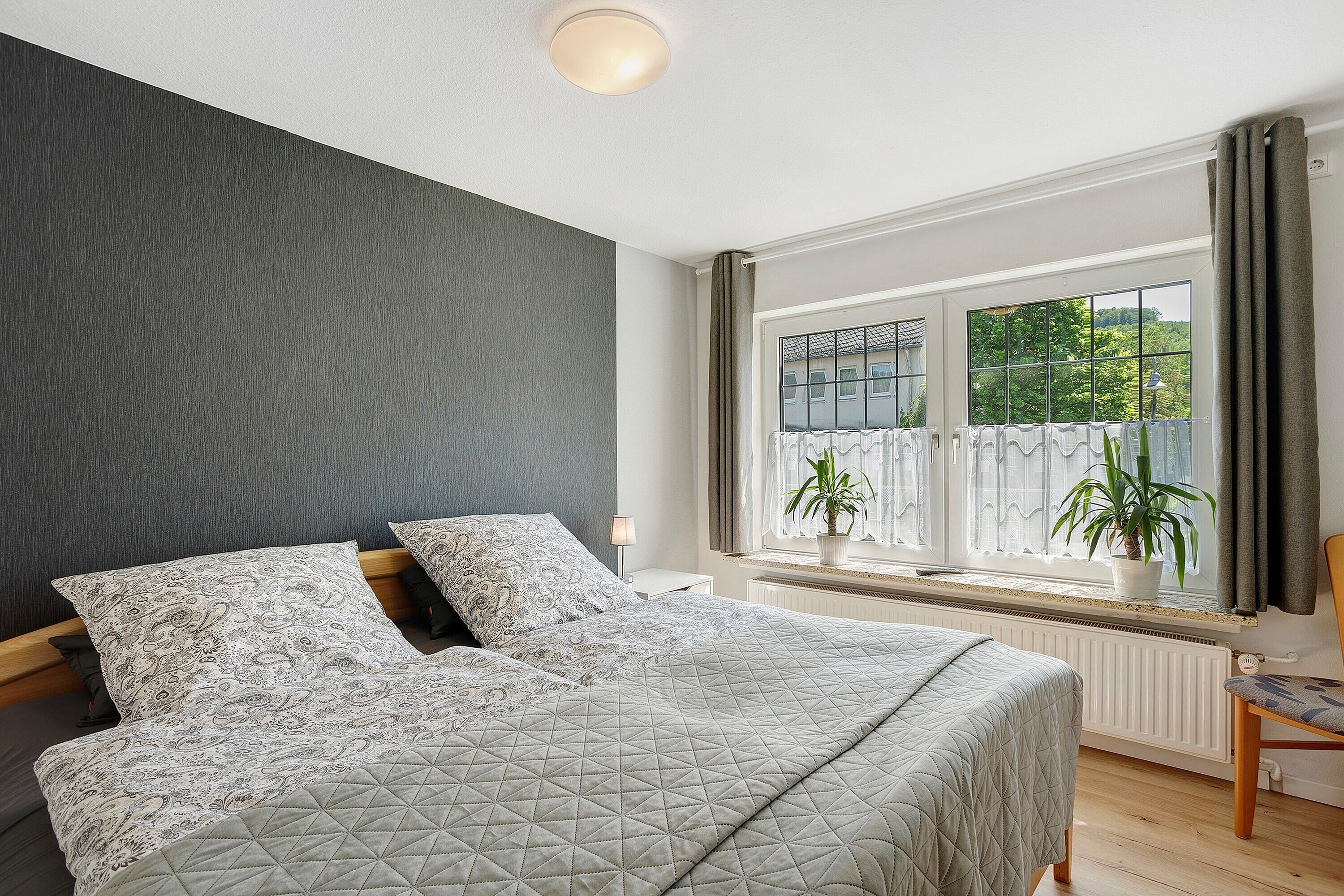 3 slaapkamers, een strijkplank/strijkijzer, gratis wifi, beddengoed