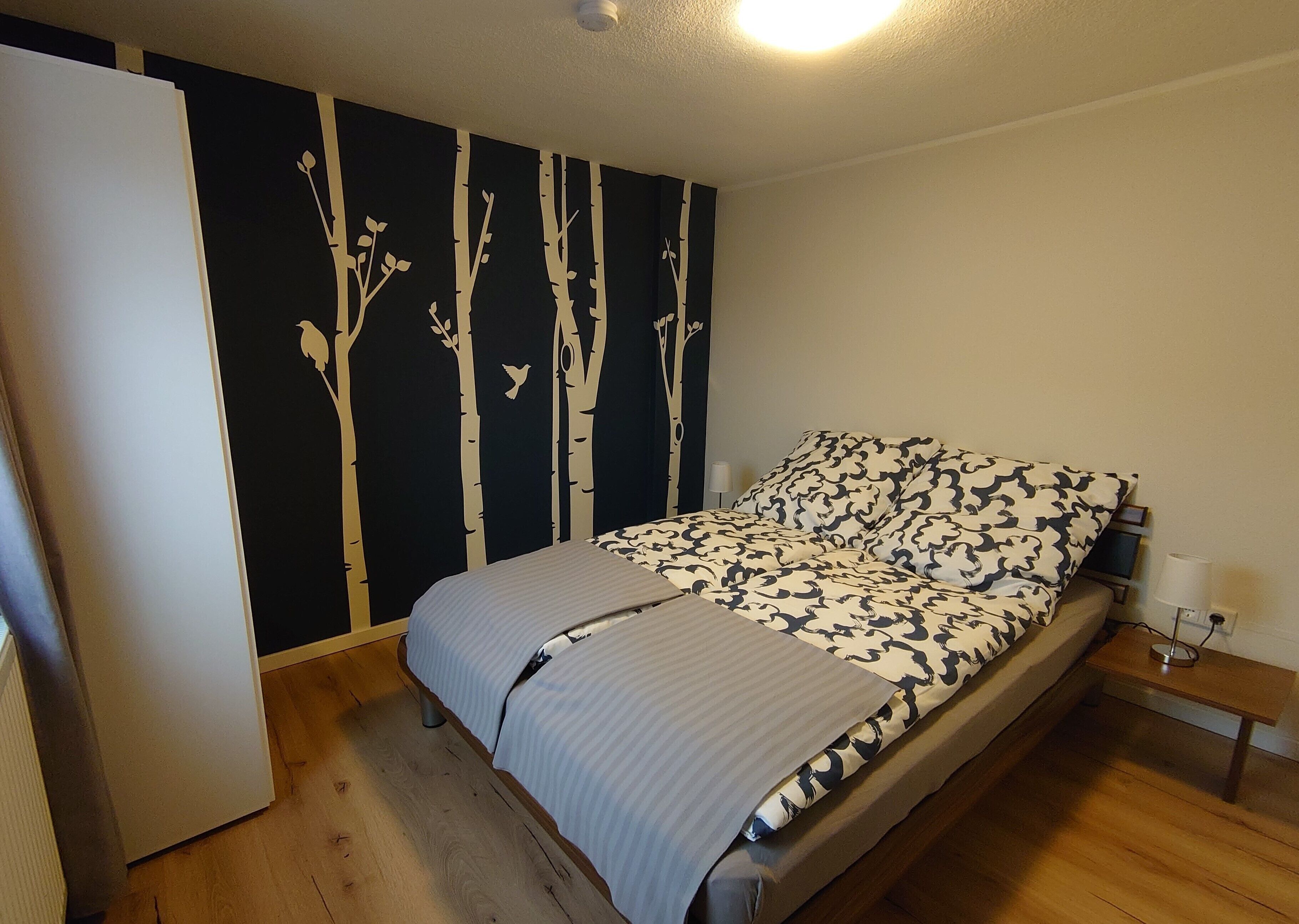 3 slaapkamers, een strijkplank/strijkijzer, gratis wifi, beddengoed