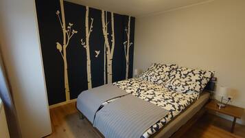 3 bedrooms, iron/ironing board, free WiFi, bed sheets