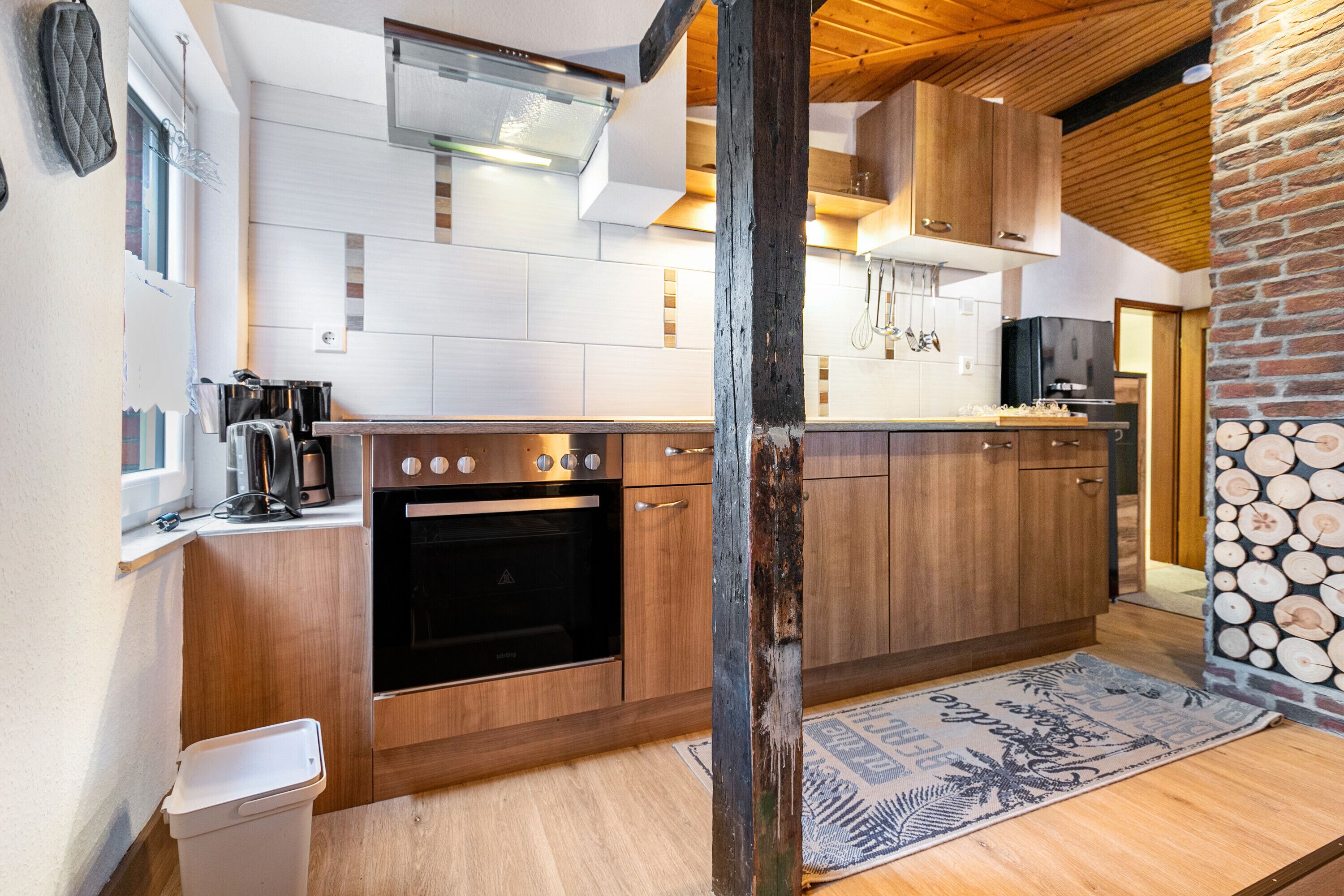 Jääkaappi, uuni, liesi, kahvin-/teenkeitin