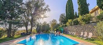 Villa Farnetta Grande: A spacious and welcoming three-story villa located in the heart of the Val d'Orcia, with Free WI-FI.