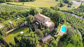 Exterior - Villa Farnetta Grande: A spacious and welcoming three-story villa located in the heart of the Val d'Orcia, with Free WI-FI. (Radicofani)