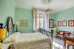 10 habitaciones, escritorio, wifi gratis y ropa de cama 