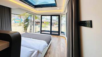 Luxury Double Room, Ocean View | Desk, blackout drapes, free WiFi