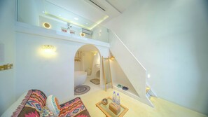 Chambre Élite double, vue sur la piscine | Aire de séjour