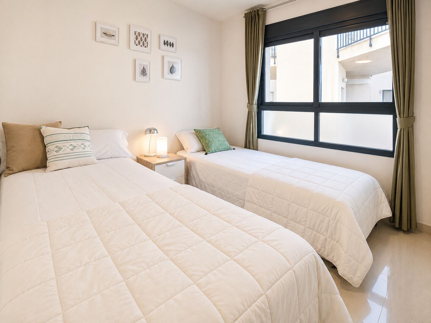 2 bedrooms, iron/ironing board, internet, bed sheets
