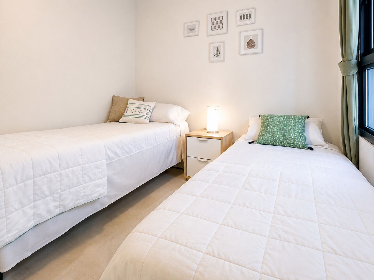 2 bedrooms, iron/ironing board, internet, bed sheets