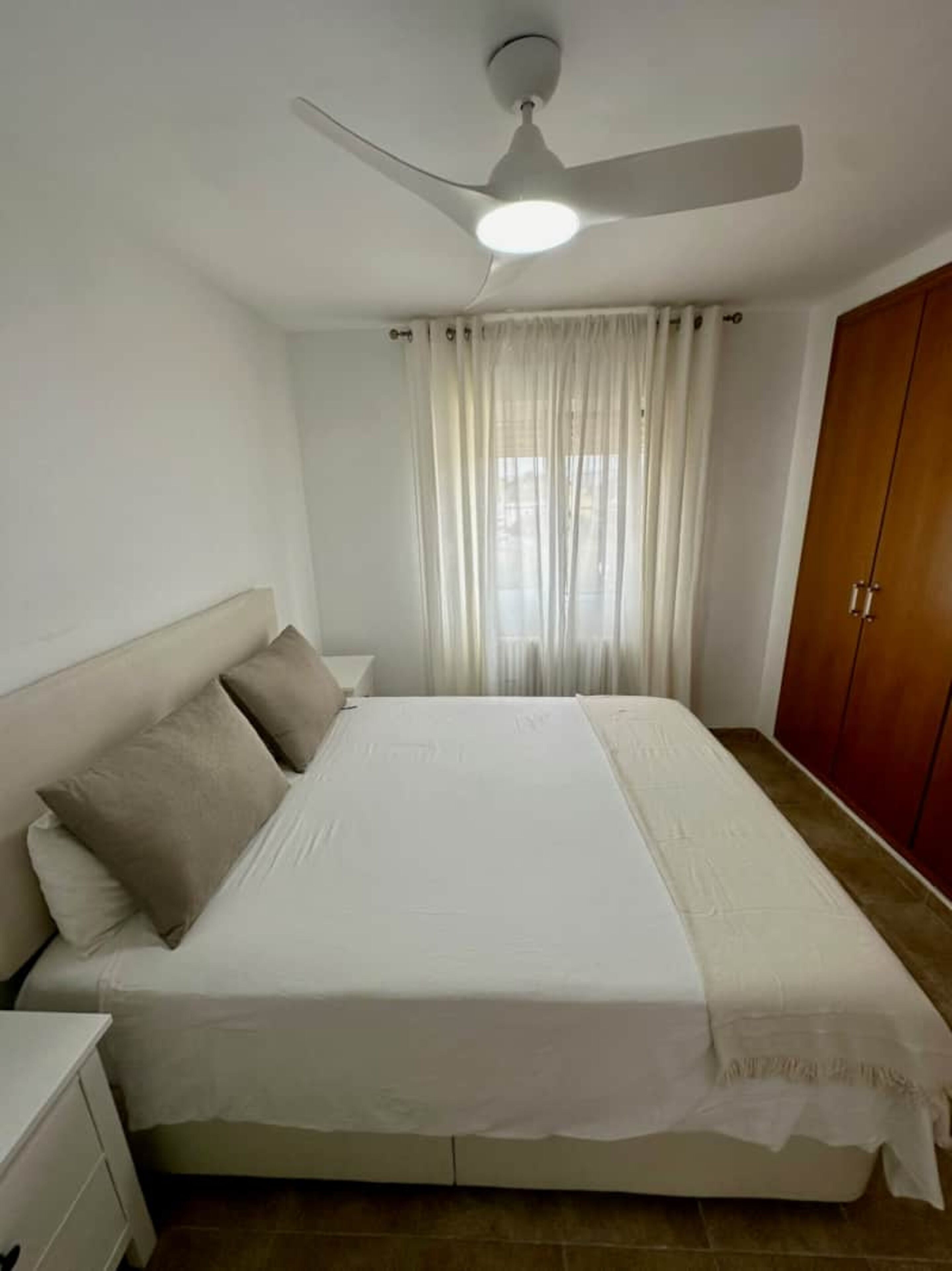 4 bedrooms, iron/ironing board