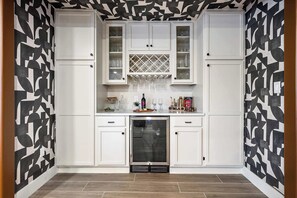 Kylskåp, mikrovågsugn, ugn och spishäll