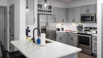 Coffee/tea maker, fridge, microwave, oven