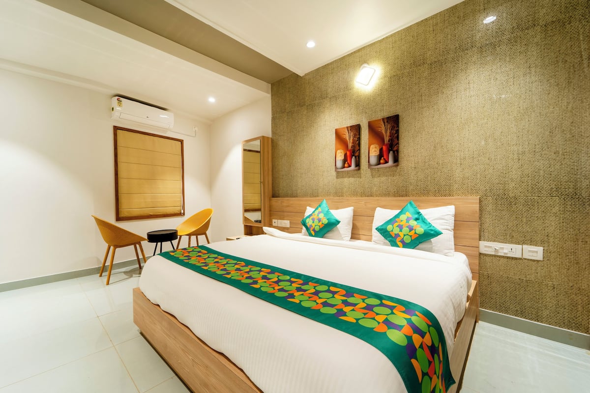 Standard Room | Individually furnished, desk, blackout drapes, iron/ironing board
