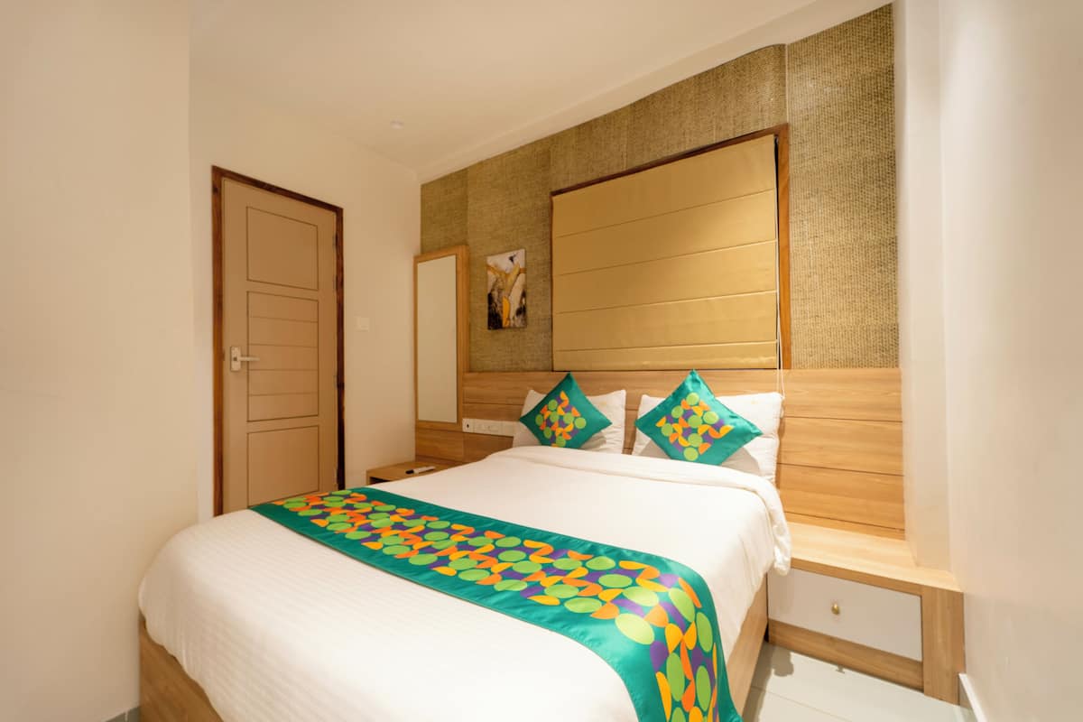 Economy Room | Individually furnished, desk, blackout drapes, iron/ironing board