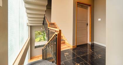 Treebo MR Motel, 10 Mins To Airport