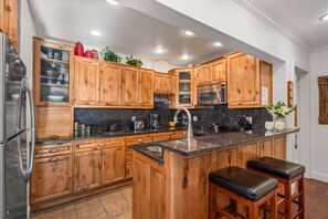 Refrigerador, microondas, placa de cocina, lavavajillas