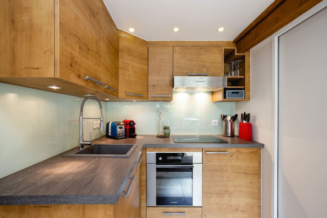 Mikrowelle, Herdplatte, Geschirrspüler