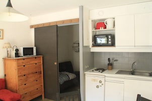 Refrigerador, microondas, horno, cafetera/tetera