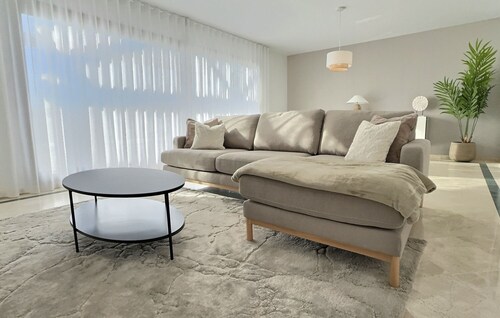 Beautiful penthouse apartment with three large double bedrooms