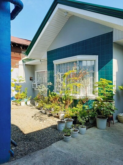 Ella's Home Urdaneta City- 3 rooms, 2 bath, max 8 guests- Cold AC, Free Wi-Fi 