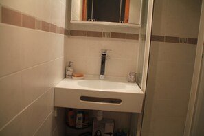 Apartment | Bathroom